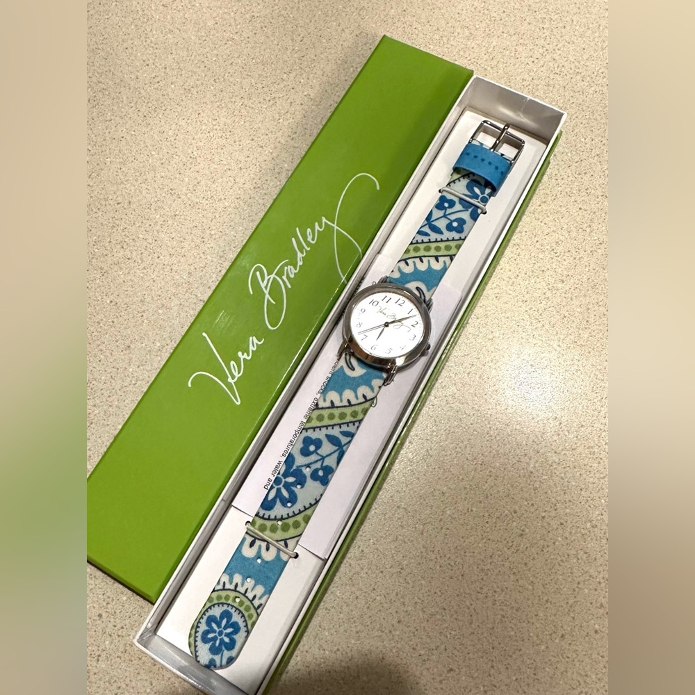 VERA BRADLEY Retired Bermuda Blue Pattern Wrist Watch NEW IN BOX, NEW BATTERY